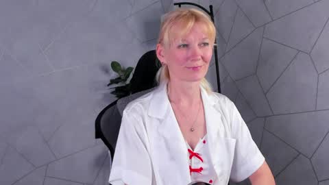 Snapshot of julie_lucasss chatting on May 12, 9:28 am Julie Lucasss online show from May 12, 9:28 am