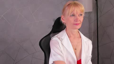 Snapshot of julie_lucasss chatting on May 15, 11:23 pm Julie Lucasss online show from May 15, 11:23 pm