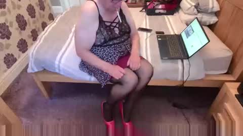 Snapshot of juliecd1955 chatting on October 16, 1:12 pm brian online show from October 16, 1:12 pm