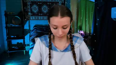 juliedaniel online show from May 19, 8:09 am