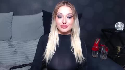 julia online show from February 13, 12:50 am