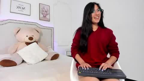 juliee_ross online show from May 4, 12:34 pm