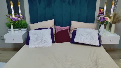 Snapshot of juliehill chatting on February 7, 7:01 am juliehill online show from February 7, 7:01 am