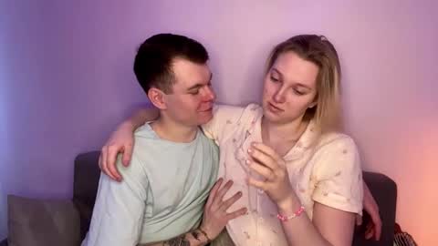 Julie and Thomas online show from March 19, 7:01 am