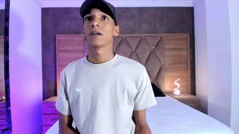 Snapshot of juliensaint_ chatting on September 19, 11:44 am Julien online show from September 19, 11:44 am