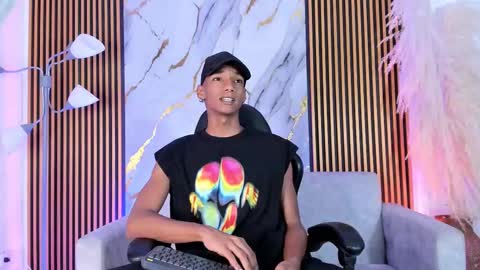 Snapshot of juliensaint_ chatting on September 29, 12:10 pm Julien online show from September 29, 12:10 pm