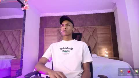 Snapshot of juliensaint_ chatting on October 1, 12:00 pm Julien online show from October 1, 12:00 pm