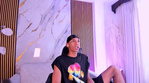 Snapshot of juliensaint_ chatting on October 5, 2:04 pm Julien online show from October 5, 2:04 pm