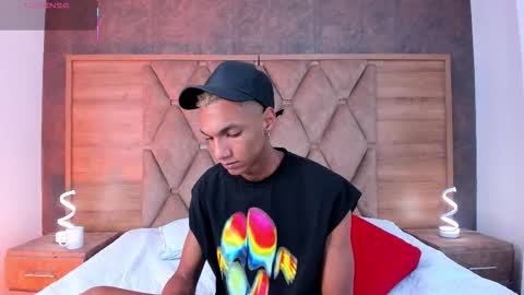 Snapshot of juliensaint_ chatting on October 20, 12:27 pm Julien online show from October 20, 12:27 pm