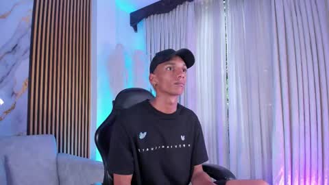 Snapshot of juliensaint_ chatting on October 27, 12:31 pm Julien online show from October 27, 12:31 pm