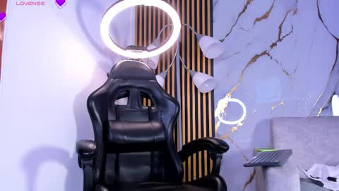 Julien online show from February 23, 9:28 am