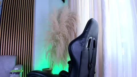 Julien online show from May 6, 12:43 pm