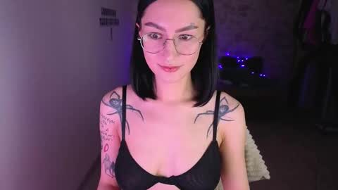 Snapshot of julierayls chatting on September 14, 3:22 pm see u on Tuesday December 3 in 0200 UTC time turn on notifications so you dont miss me online show from September 14, 3:22 pm