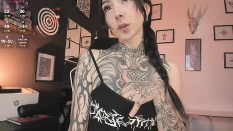 juliet_sourire online show from May 26, 1:18 pm