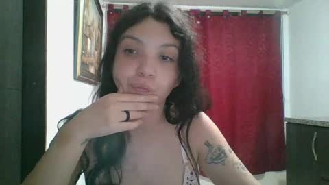Snapshot of julieta969028 chatting on June 24, 5:50 am Nati online show from June 24, 5:50 am