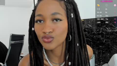 Snapshot of julieta__cooper chatting on December 7, 5:31 pm Juli online show from December 7, 5:31 pm
