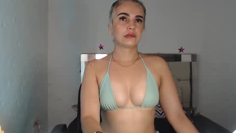 julieta__fox_ online show from January 13, 7:00 am