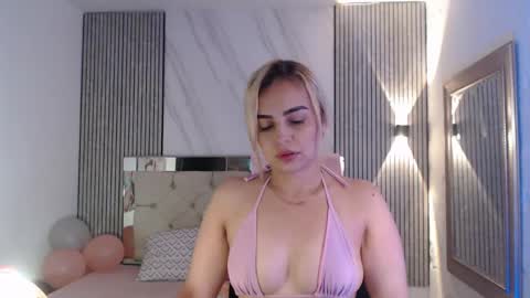 julieta__fox_ online show from May 18, 1:13 am