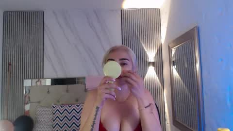 Snapshot of julieta__fox_ chatting on May 20, 12:22 pm julieta__fox_ online show from May 20, 12:22 pm