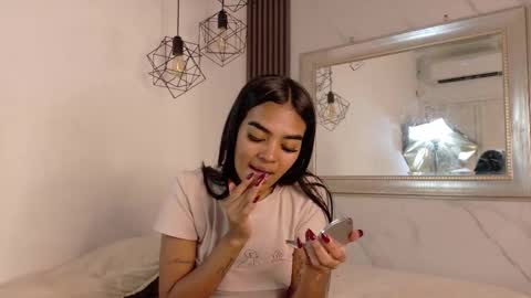 Snapshot of julieta_aguilar chatting on February 13, 7:32 pm Juli online show from February 13, 7:32 pm