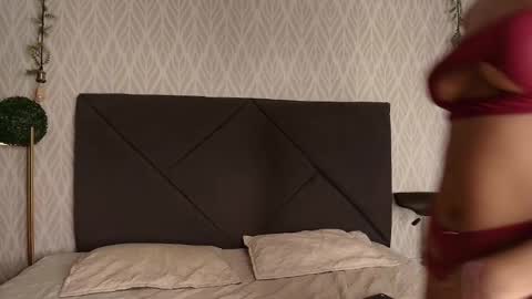 Snapshot of julieta_aguilar chatting on February 20, 7:36 pm Juli online show from February 20, 7:36 pm