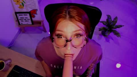 Snapshot of julieta_alves chatting on May 14, 11:17 am July online show from May 14, 11:17 am
