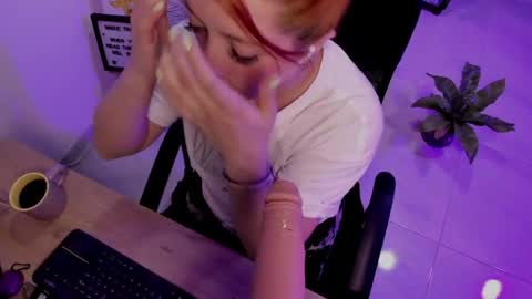 Snapshot of julieta_alves chatting on May 19, 11:00 pm July online show from May 19, 11:00 pm