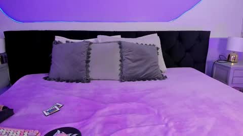 Snapshot of julieta_cortes__ chatting on September 20, 11:55 am Julieta  online show from September 20, 11:55 am