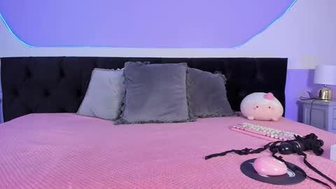 Snapshot of julieta_cortes__ chatting on October 17, 1:14 pm Julieta  online show from October 17, 1:14 pm