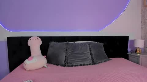 Snapshot of julieta_cortes__ chatting on October 28, 12:09 pm Julieta  online show from October 28, 12:09 pm