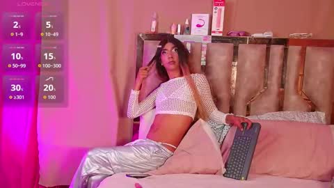 Snapshot of julieta_deluxe chatting on March 10, 6:35 pm Julieta online show from March 10, 6:35 pm