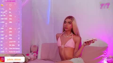 Snapshot of julieta_deluxe chatting on May 24, 8:25 pm Julieta online show from May 24, 8:25 pm