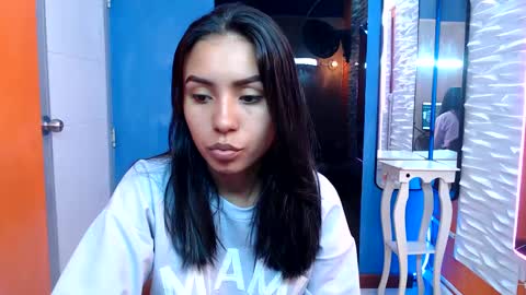 Snapshot of julieta_fn chatting on October 8, 1:31 pm julieta_fn online show from October 8, 1:31 pm