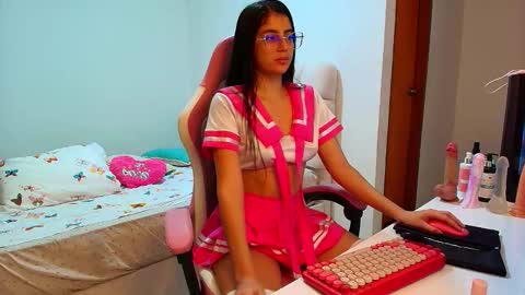 julieta_rose19 online show from November 21, 2:32 am