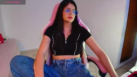 Snapshot of julieta_rose19 chatting on April 9, 11:32 pm julieta_rose19 online show from April 9, 11:32 pm