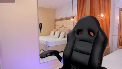     online show from January 5, 10:13 pm