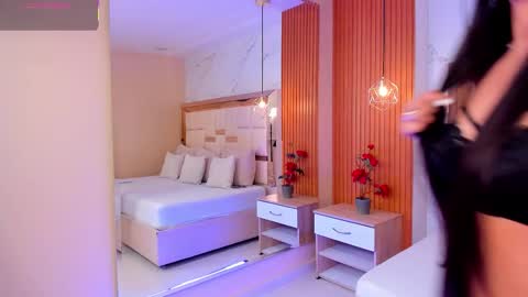     online show from March 5, 10:06 pm