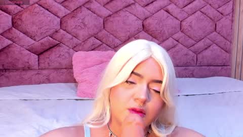 Julieta  online show from May 20, 1:06 pm