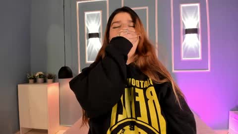 Snapshot of julieta_zc chatting on May 14, 8:32 am Julieta online show from May 14, 8:32 am