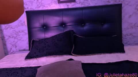 Snapshot of julietahazze_ chatting on March 29, 4:23 am Julietahazze online show from March 29, 4:23 am