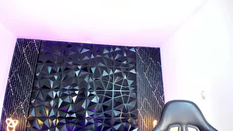 julietakane online show from March 29, 7:58 pm