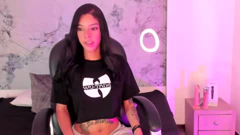 Snapshot of julieth_cooper1 chatting on July 4, 5:46 am Julieth online show from July 4, 5:46 am