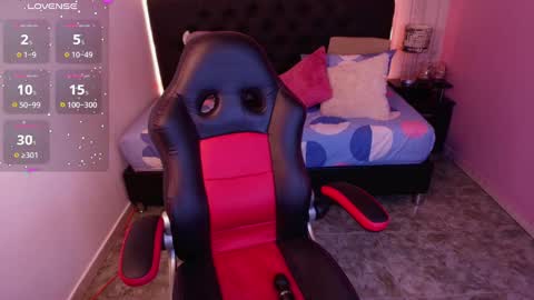 Julieth  online show from November 18, 6:01 pm