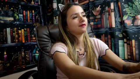 Snapshot of julietta__jackson chatting on January 2, 10:44 pm Julietta Jackson online show from January 2, 10:44 pm