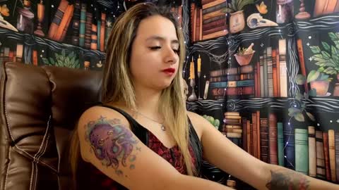 Snapshot of julietta__jackson chatting on January 17, 8:22 pm Julietta Jackson online show from January 17, 8:22 pm