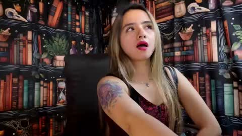 Snapshot of julietta__jackson chatting on February 23, 8:22 pm Julietta Jackson online show from February 23, 8:22 pm