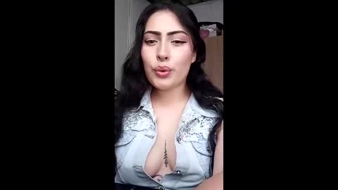 Snapshot of julietta_p chatting on March 19, 8:02 pm julietta_p online show from March 19, 8:02 pm