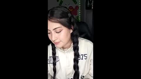 Snapshot of julietta_p chatting on March 22, 2:04 am julietta_p online show from March 22, 2:04 am