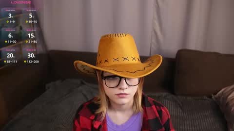 Snapshot of juliettakaniecki chatting on October 5, 3:27 am Mia online show from October 5, 3:27 am