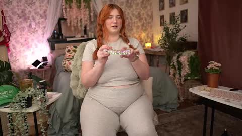 Snapshot of juliette_garden chatting on February 27, 12:32 am Here most days 3 online show from February 27, 12:32 am